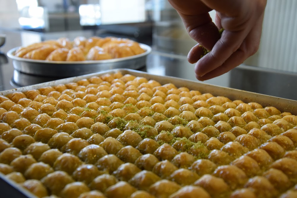 SAC ARASI künefe BAKLAVA KARAMANOGLU TATLIPARK dondurma SALEP küçük fotoğraf 3