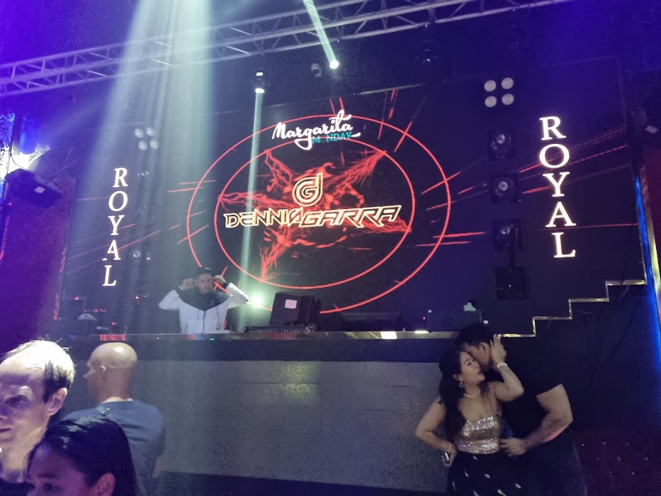 Royal Makati küçük fotoğraf 3