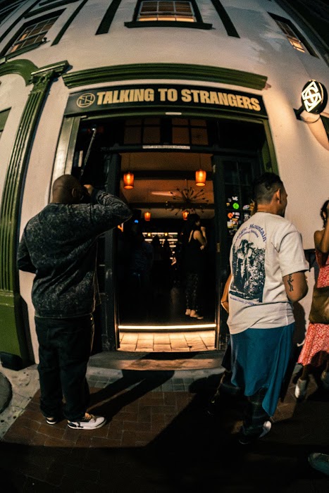 Talking To Strangers küçük fotoğraf 4