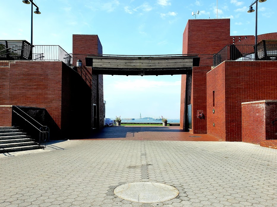 Robert F. Wagner Jr. Park küçük fotoğraf 3