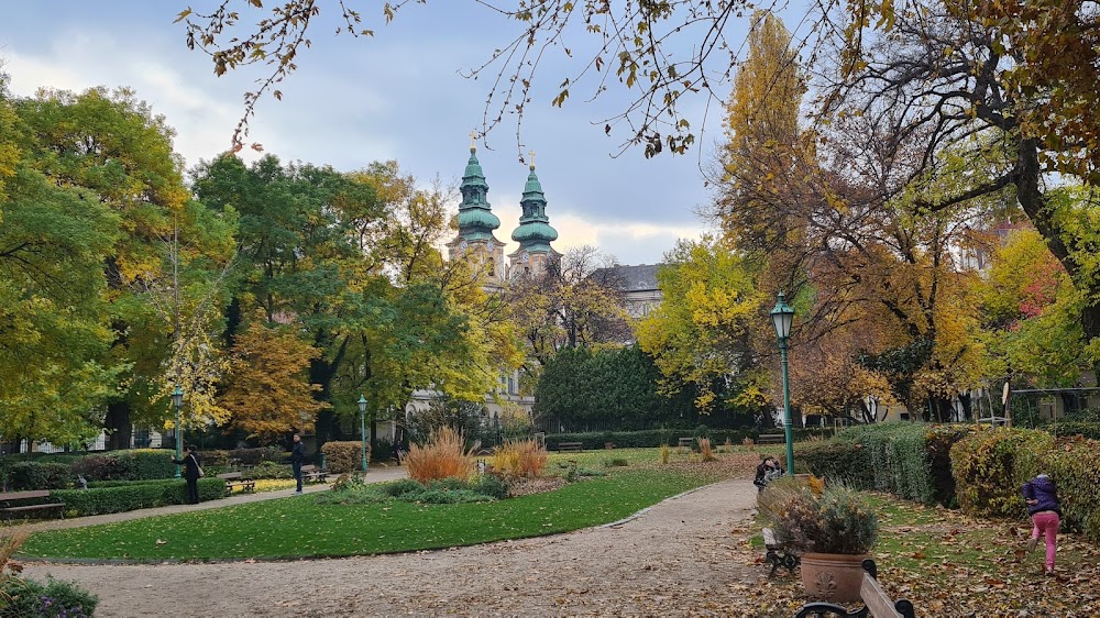 Károlyi Garden küçük fotoğraf 3