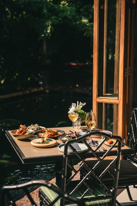 Jim Thompson, A Thai Restaurant küçük fotoğraf 3