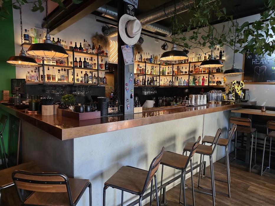 Trzcina cocktail bar küçük fotoğraf 3