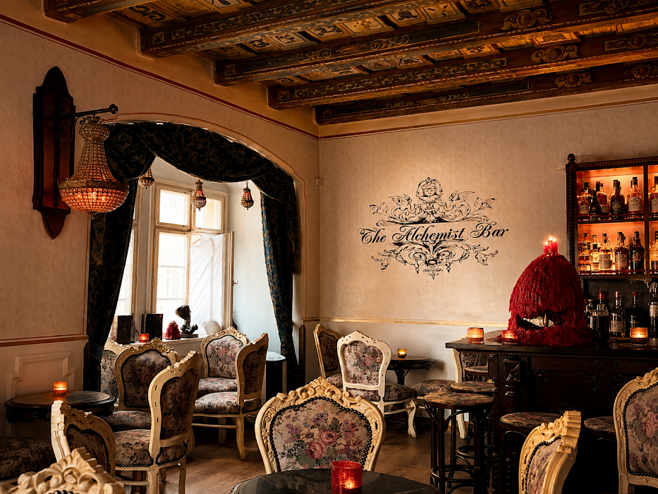 The Alchemist Bar küçük fotoğraf 3