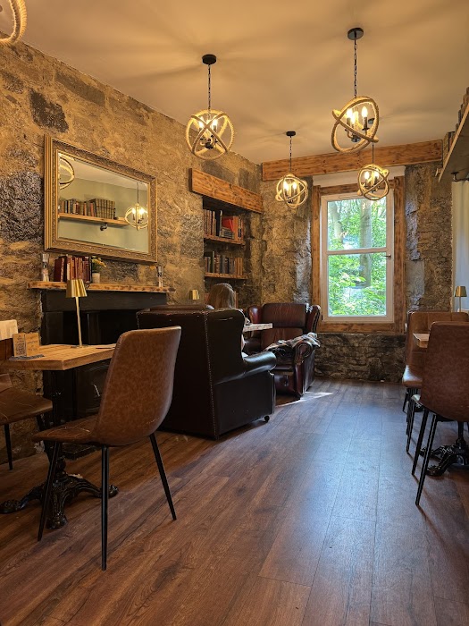 Books N' Cup Cafe küçük fotoğraf 3
