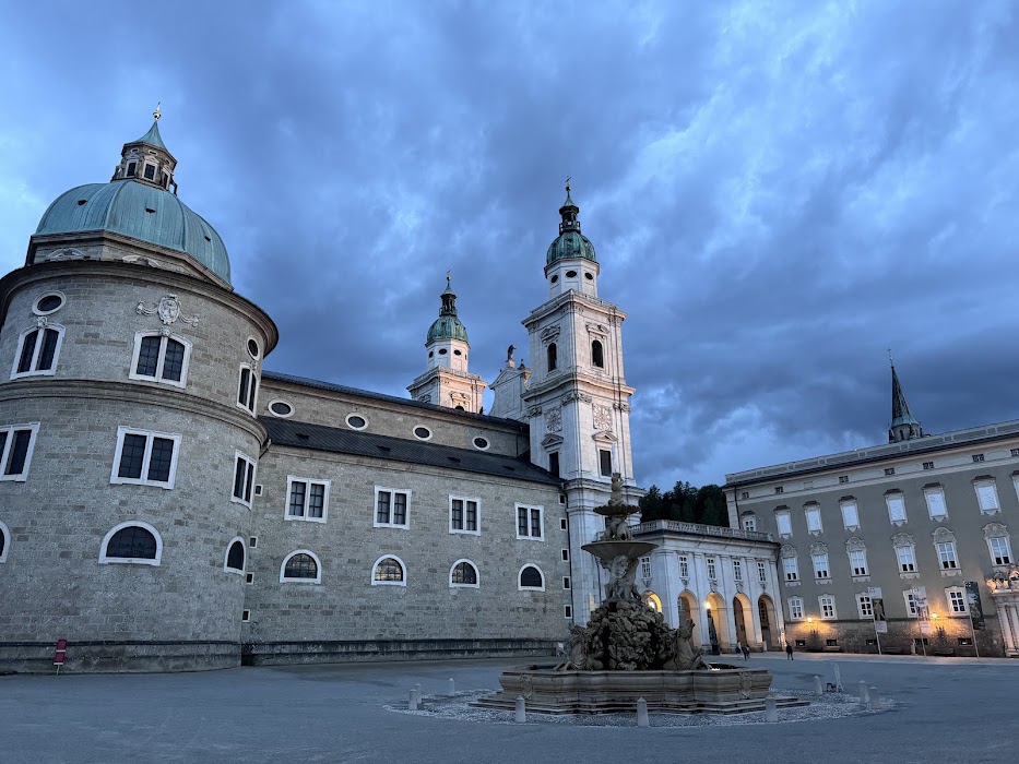 Residenz zu Salzburg küçük fotoğraf 3