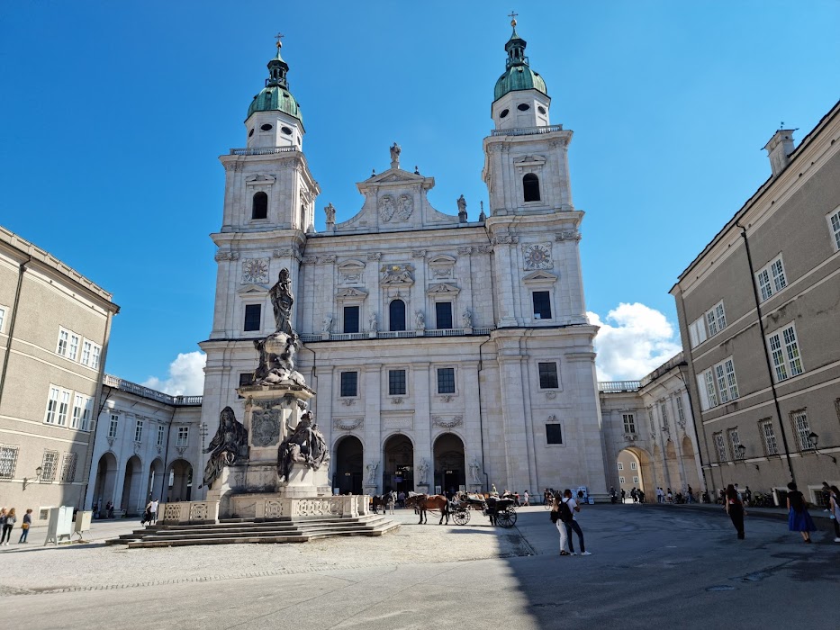 Residenz zu Salzburg küçük fotoğraf 4