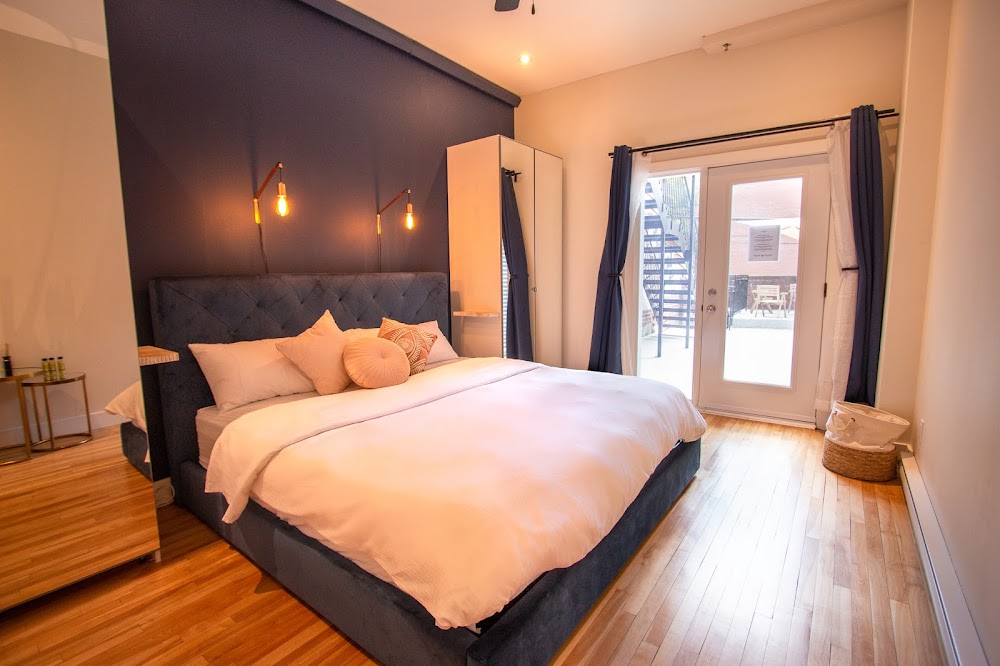 Unique Stays - 3690 St-Denis küçük fotoğraf 3