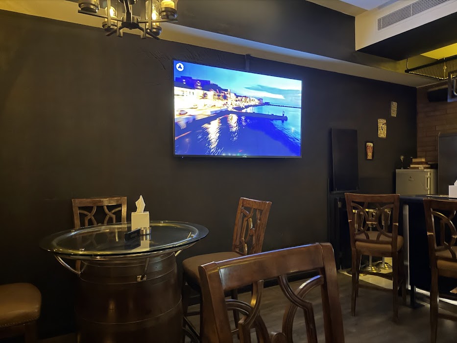 Hoods Resto & Bar küçük fotoğraf 3