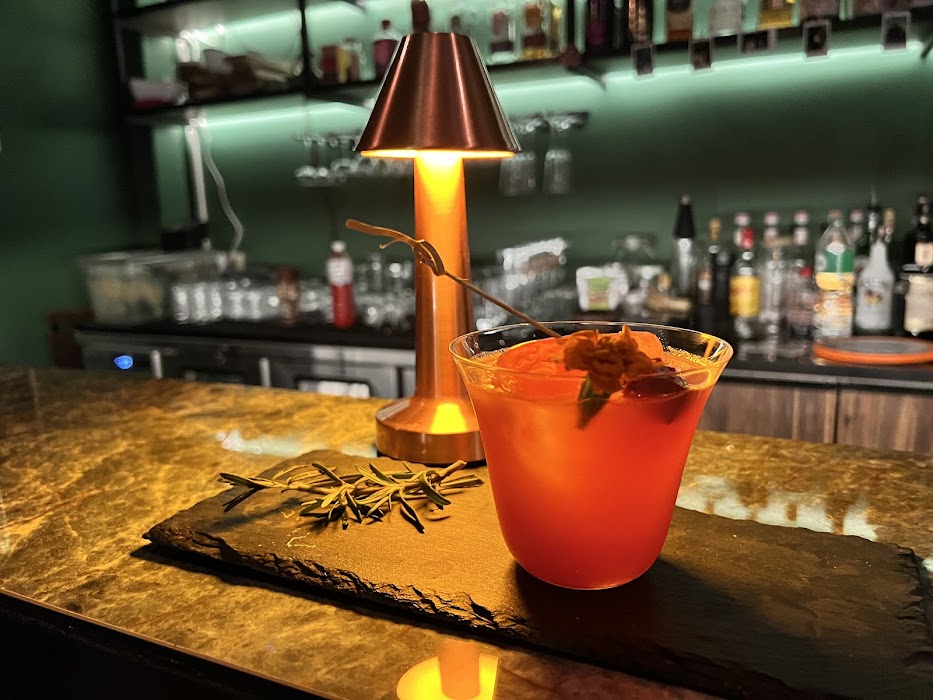 Glass Half Full Bar Yaowarat เยาวราช küçük fotoğraf 3