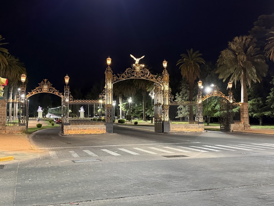 Portones del Parque General San Martín küçük fotoğraf 3