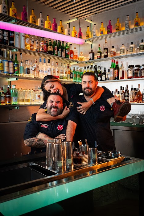 Naked and Famous Cocktail Bar küçük fotoğraf 2