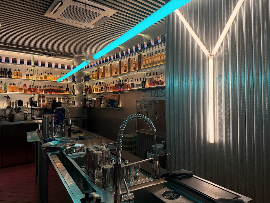 Naked and Famous Cocktail Bar küçük fotoğraf 3