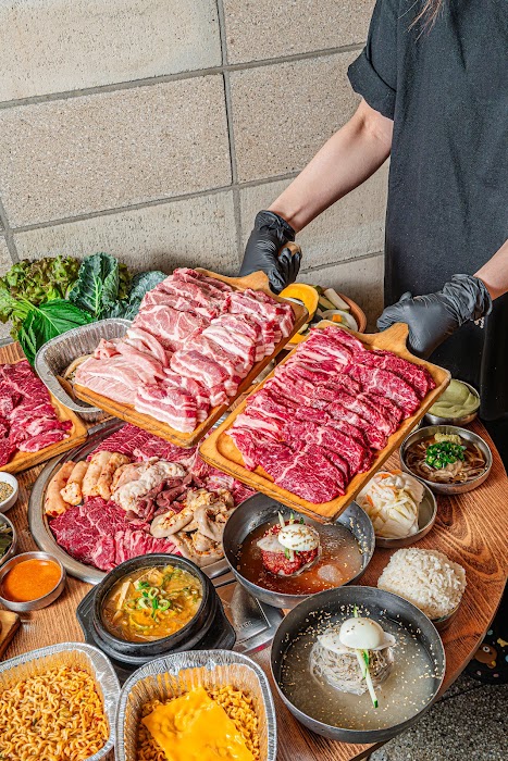 Mongvely Myeongdong Korean BBQ Beef All You Can Eat | 焼き肉 焼肉 | 烤肉 l 무한리필 몽블리 명동점 küçük fotoğraf 3