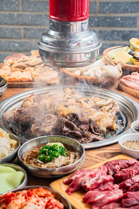 Mongvely Myeongdong Korean BBQ Beef All You Can Eat | 焼き肉 焼肉 | 烤肉 l 무한리필 몽블리 명동점 küçük fotoğraf 4