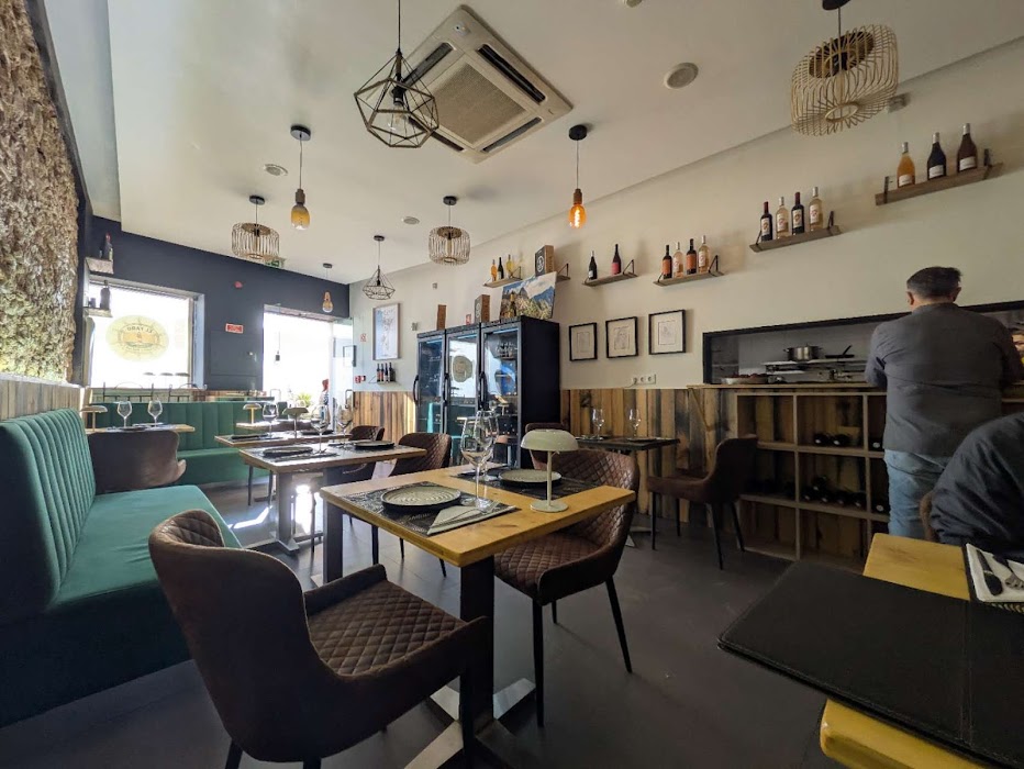 EL FARO TAPAS AND WINE BAR küçük fotoğraf 2