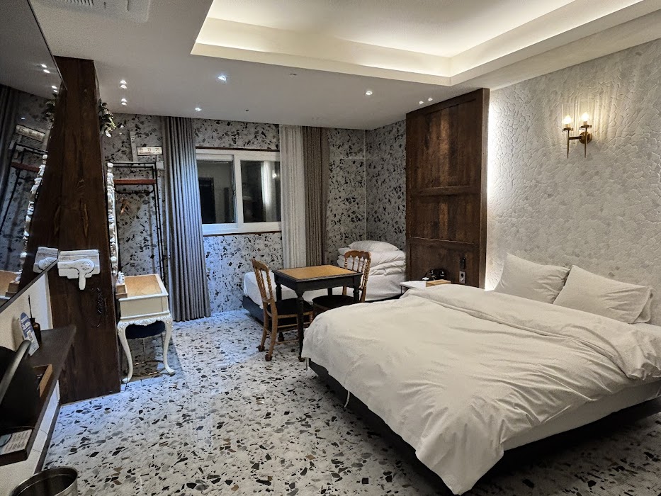 Hotel February küçük fotoğraf 3