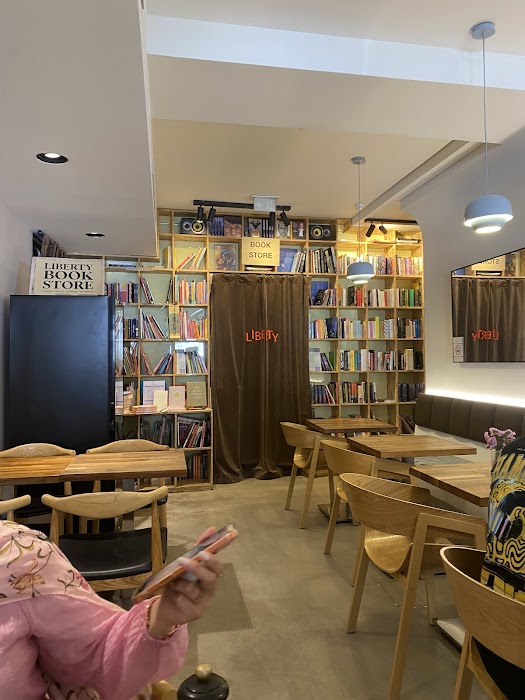 Liberty: brunch, coffee & books küçük fotoğraf 2