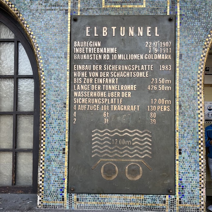 Alter Elbtunnel küçük fotoğraf 2