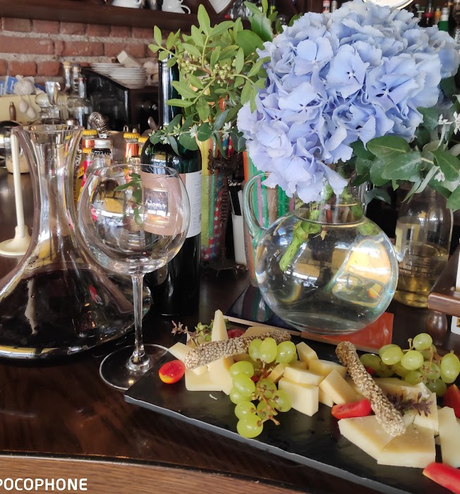 Lena's Bistro küçük fotoğraf 3
