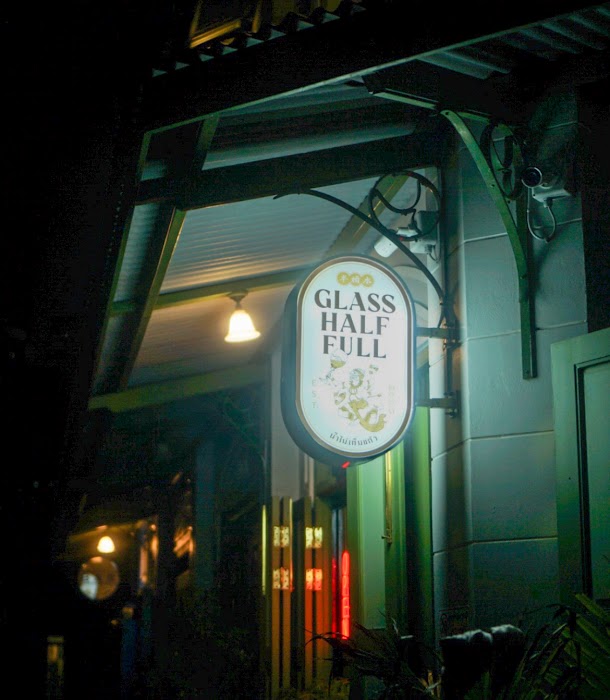 Glass Half Full Bar Yaowarat เยาวราช fotoğraf 1