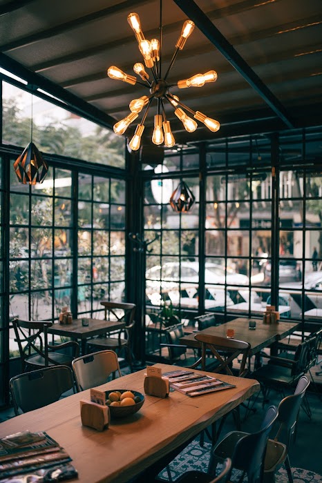 Lokal Cafe & Bistro fotoğraf 1