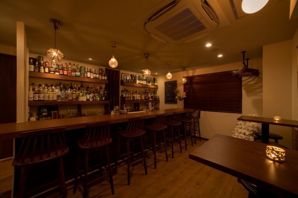 BAR TRAD craft cocktails and malts fotoğraf 1